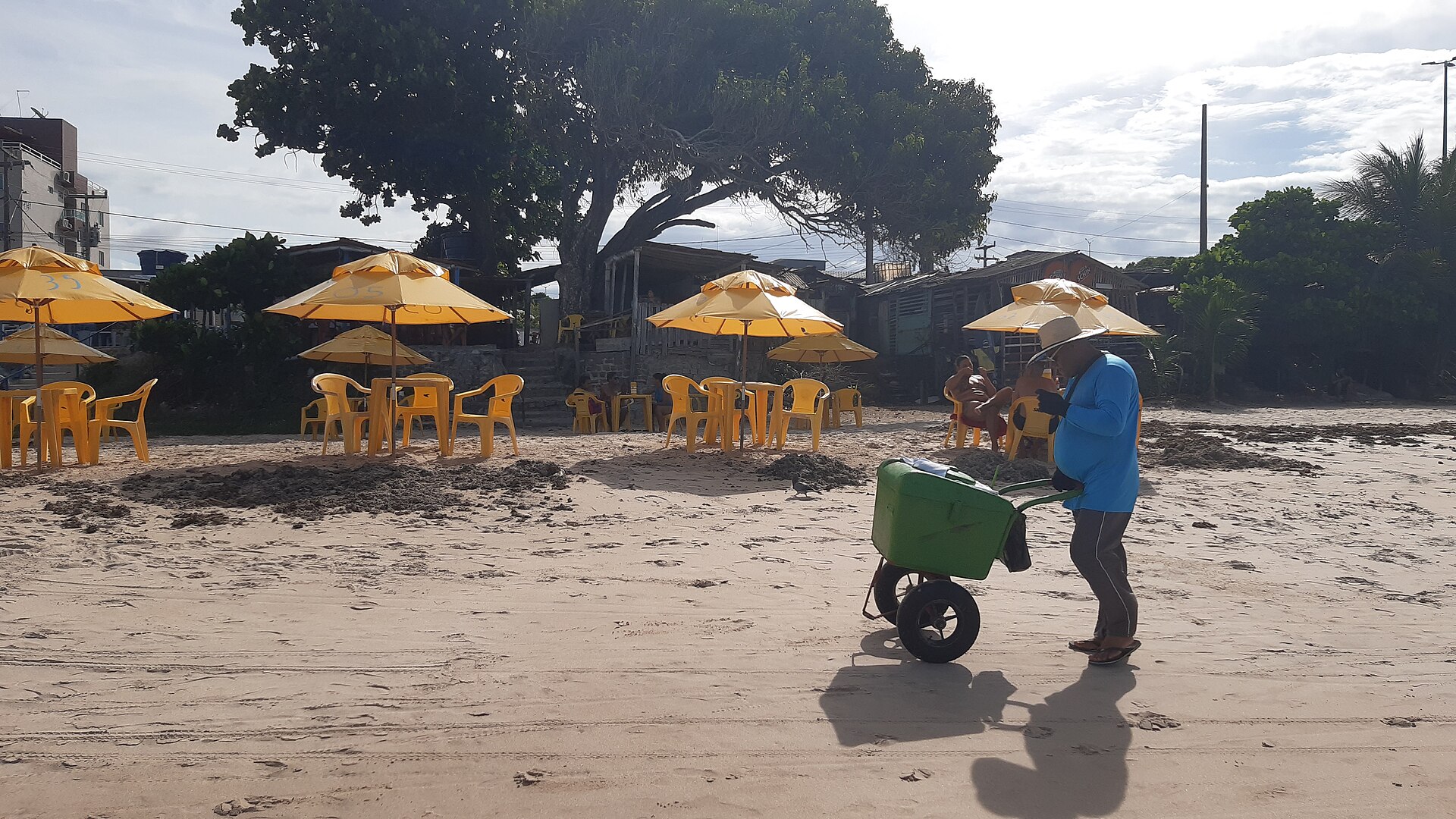 Falésias e mar na Ponta do Seixas, ponto mais oriental das Américas, em João Pessoa